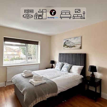 Stylish 2 Bedroom Flat By Tara Stays Short Lets & Serviced Accommodation Watford With Free Parking & Nearby Warner Studios Екстериор снимка