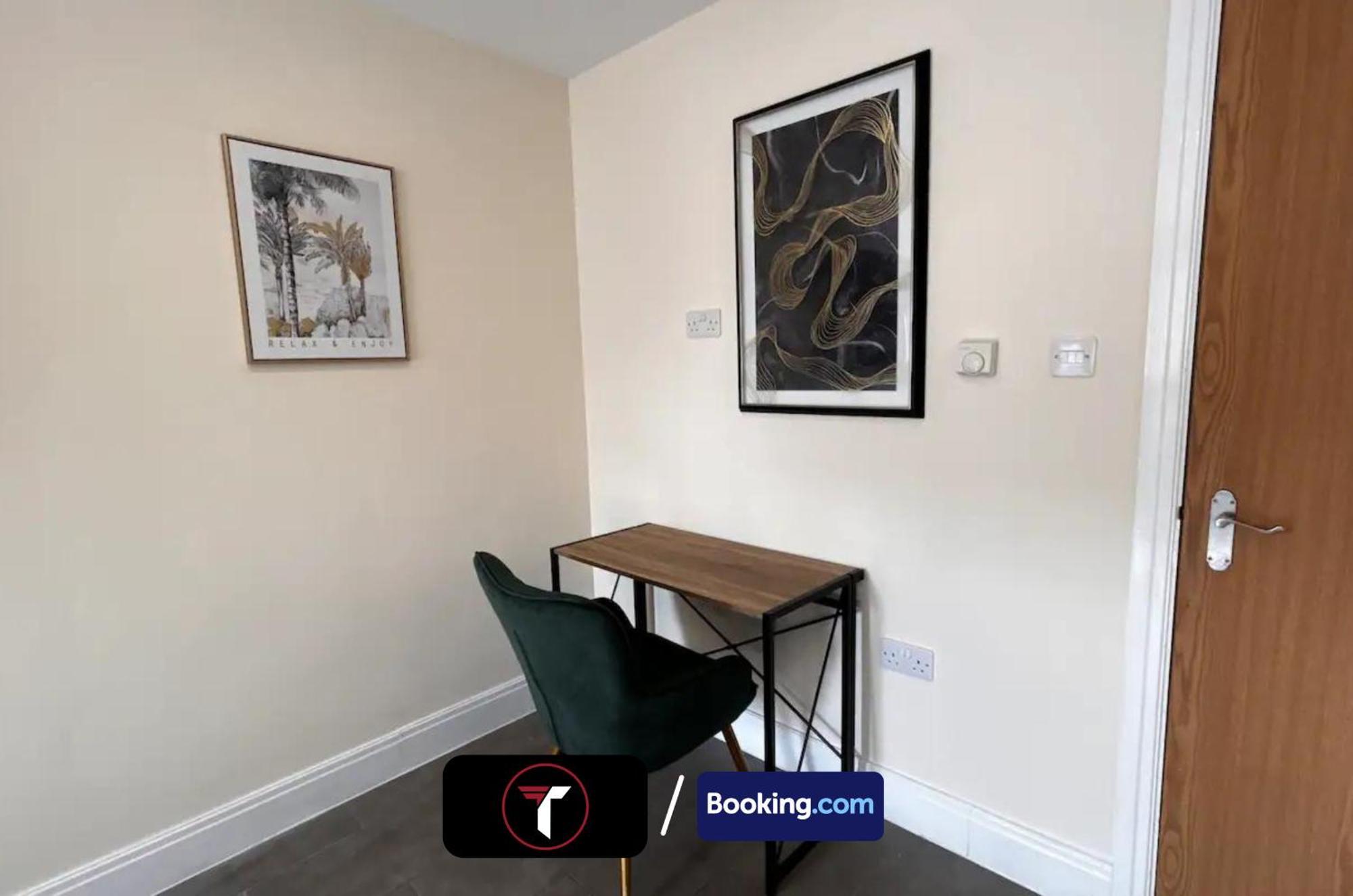 Stylish 2 Bedroom Flat By Tara Stays Short Lets & Serviced Accommodation Watford With Free Parking & Nearby Warner Studios Екстериор снимка