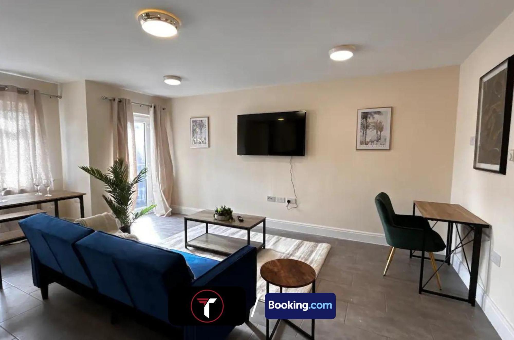 Stylish 2 Bedroom Flat By Tara Stays Short Lets & Serviced Accommodation Watford With Free Parking & Nearby Warner Studios Екстериор снимка