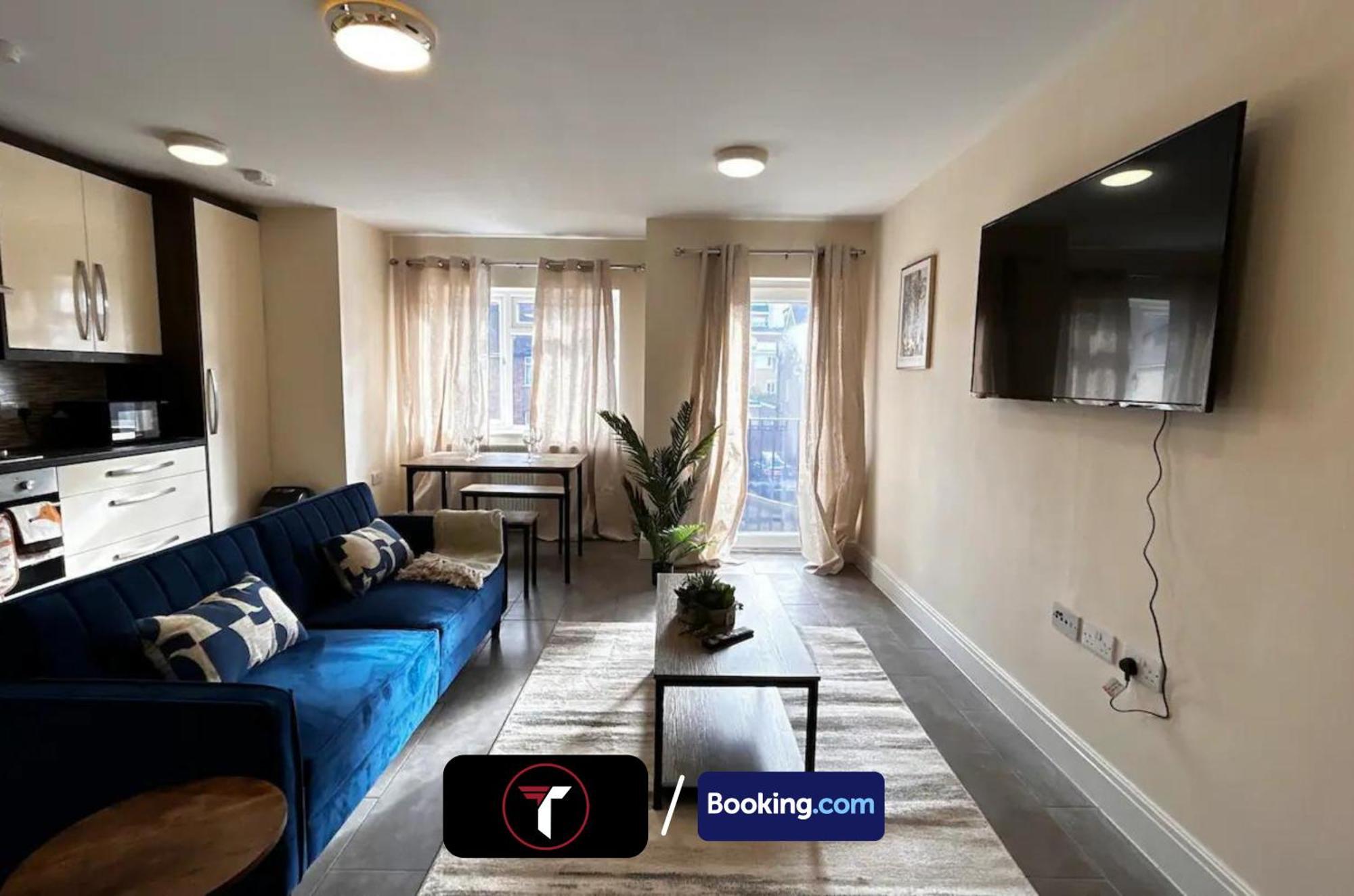 Stylish 2 Bedroom Flat By Tara Stays Short Lets & Serviced Accommodation Watford With Free Parking & Nearby Warner Studios Екстериор снимка