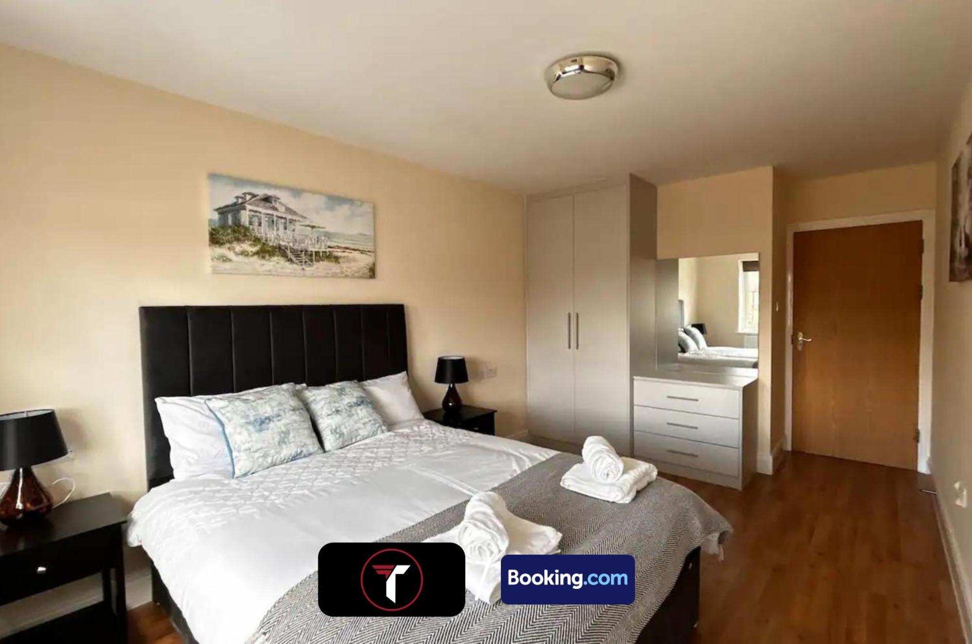 Stylish 2 Bedroom Flat By Tara Stays Short Lets & Serviced Accommodation Watford With Free Parking & Nearby Warner Studios Екстериор снимка