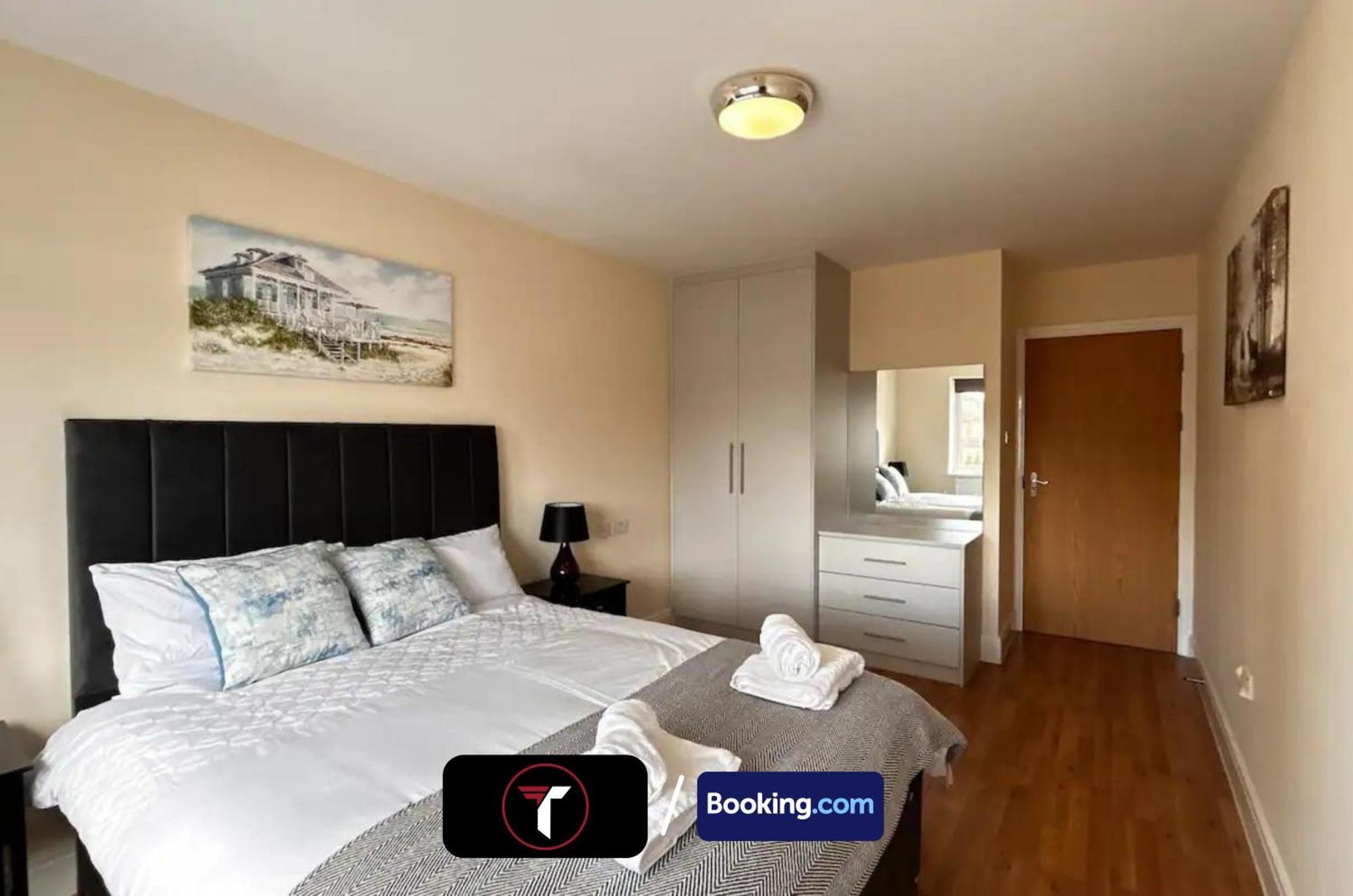 Stylish 2 Bedroom Flat By Tara Stays Short Lets & Serviced Accommodation Watford With Free Parking & Nearby Warner Studios Екстериор снимка
