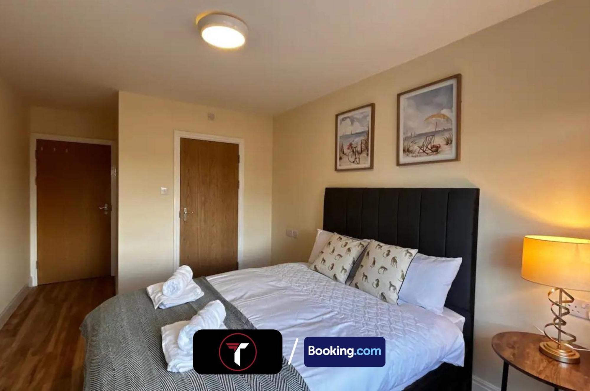 Stylish 2 Bedroom Flat By Tara Stays Short Lets & Serviced Accommodation Watford With Free Parking & Nearby Warner Studios Екстериор снимка