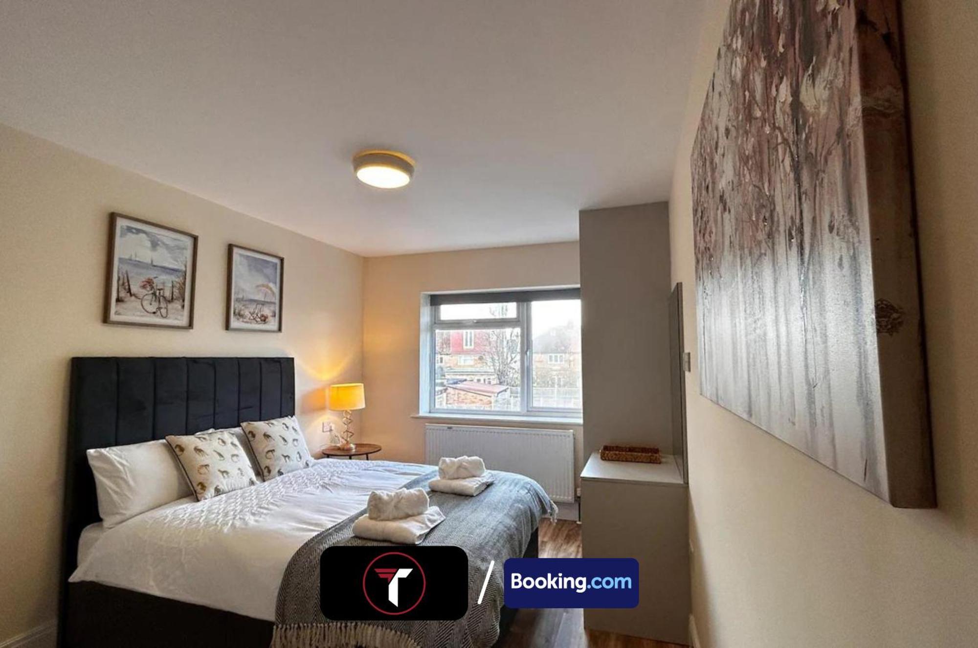 Stylish 2 Bedroom Flat By Tara Stays Short Lets & Serviced Accommodation Watford With Free Parking & Nearby Warner Studios Екстериор снимка