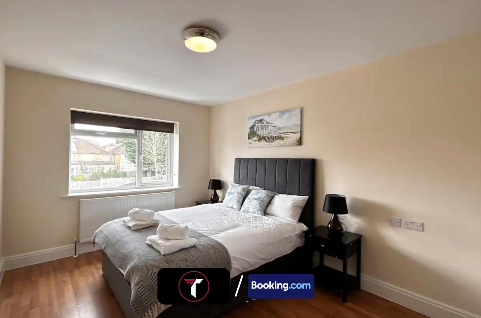 Stylish 2 Bedroom Flat By Tara Stays Short Lets & Serviced Accommodation Watford With Free Parking & Nearby Warner Studios Екстериор снимка